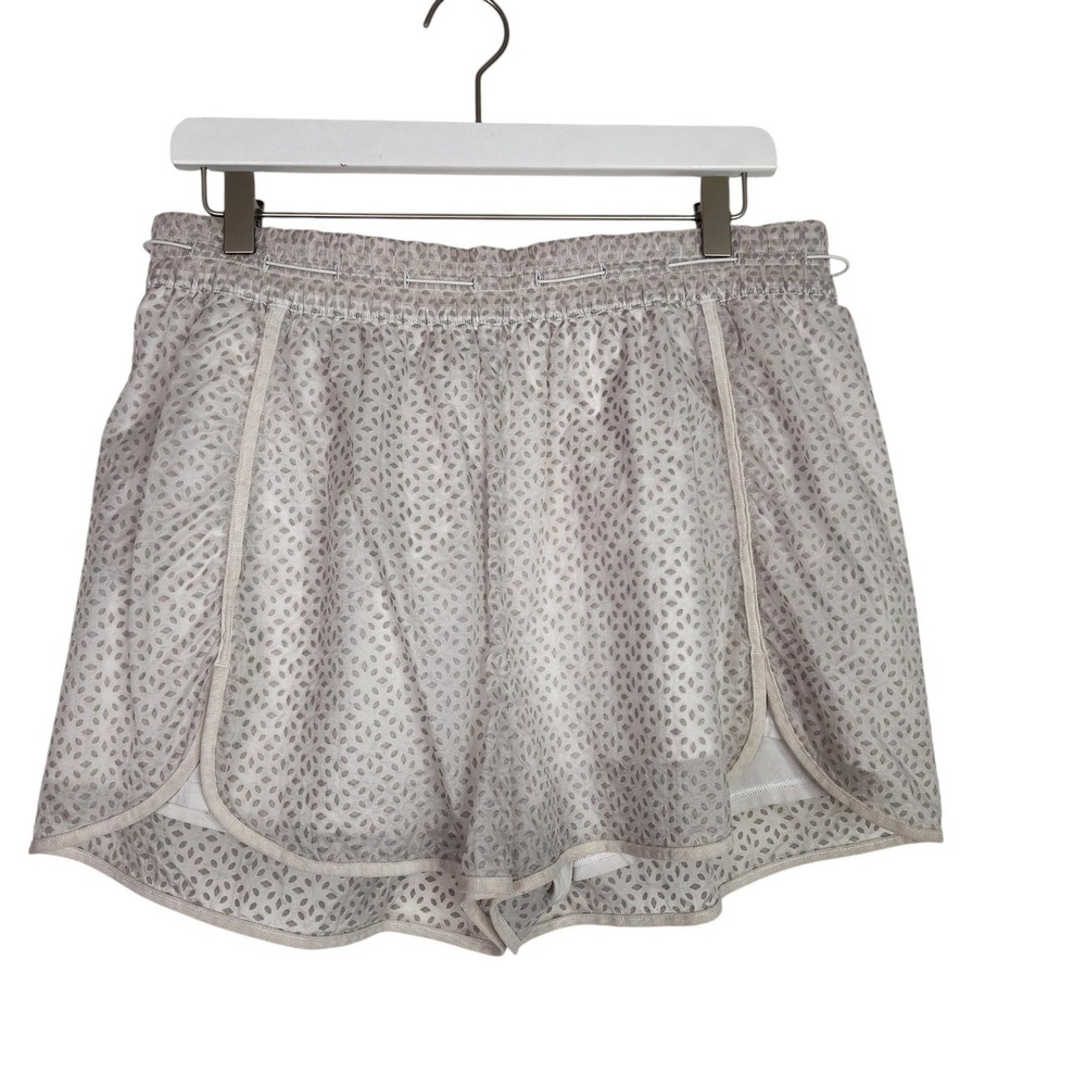 LULULEMON Find Your Flock Shorts Womens 10 White Geo‎ Mesh Lined Running 2.5"